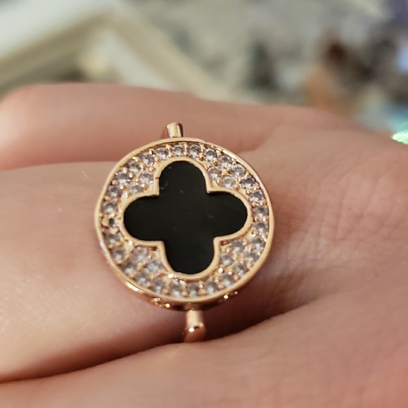 Gold clover ring - Picture 2 of 3